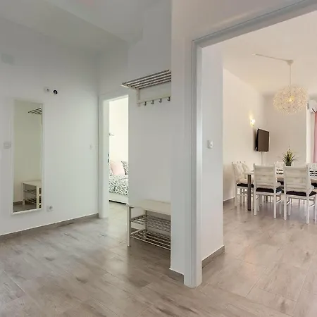 Apartment Cozy In With Kitchen *