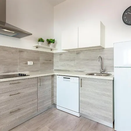 Cozy In With Kitchen Apartment *