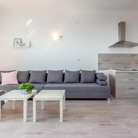 Cozy In With Kitchen Apartment