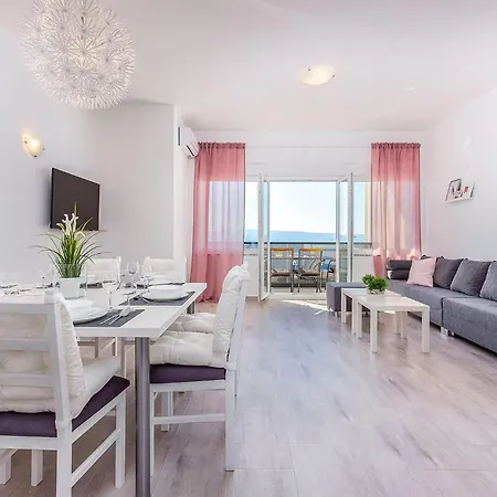 Cozy In With Kitchen Apartment